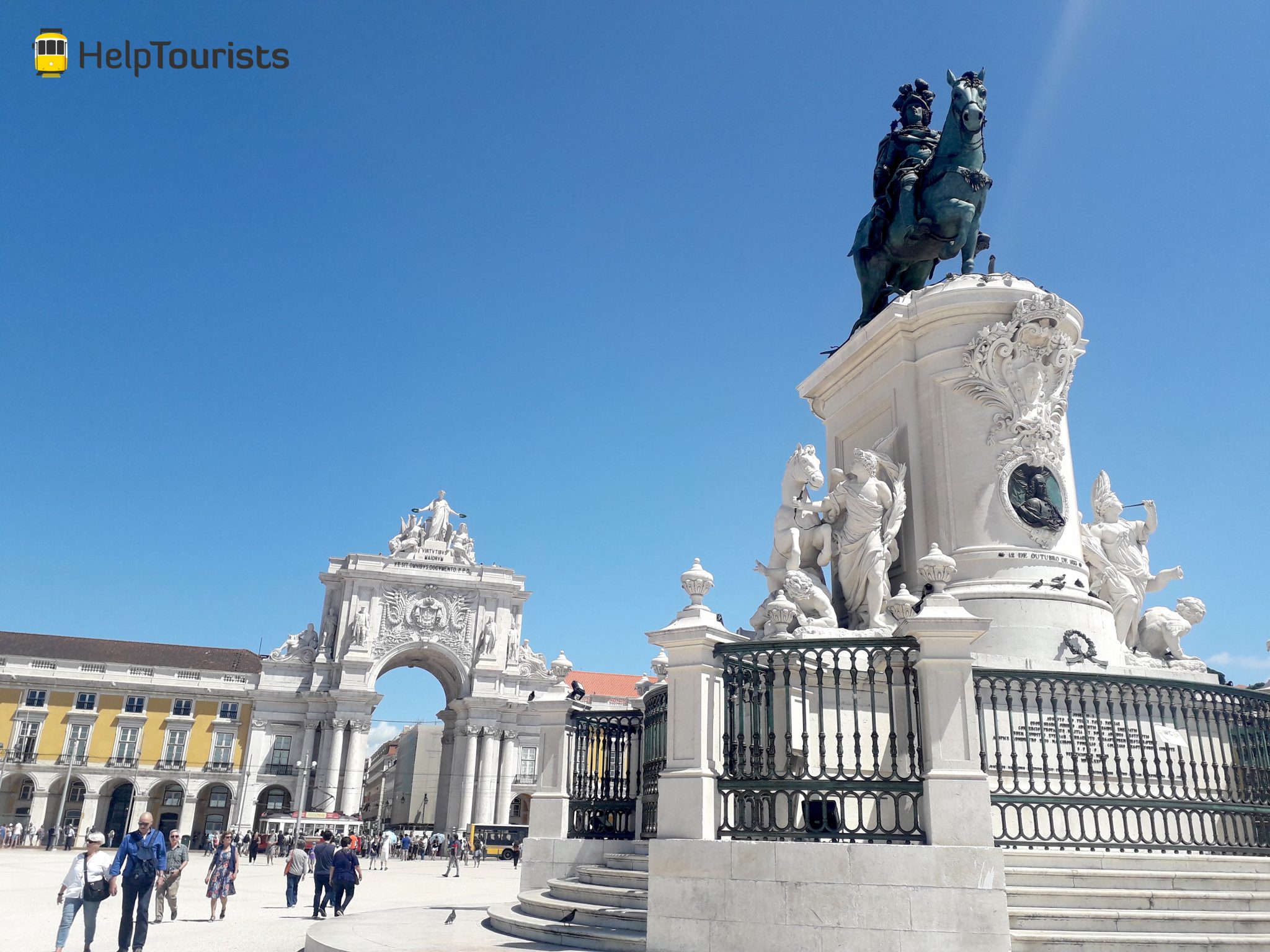 Lisbonne place du commerce statue