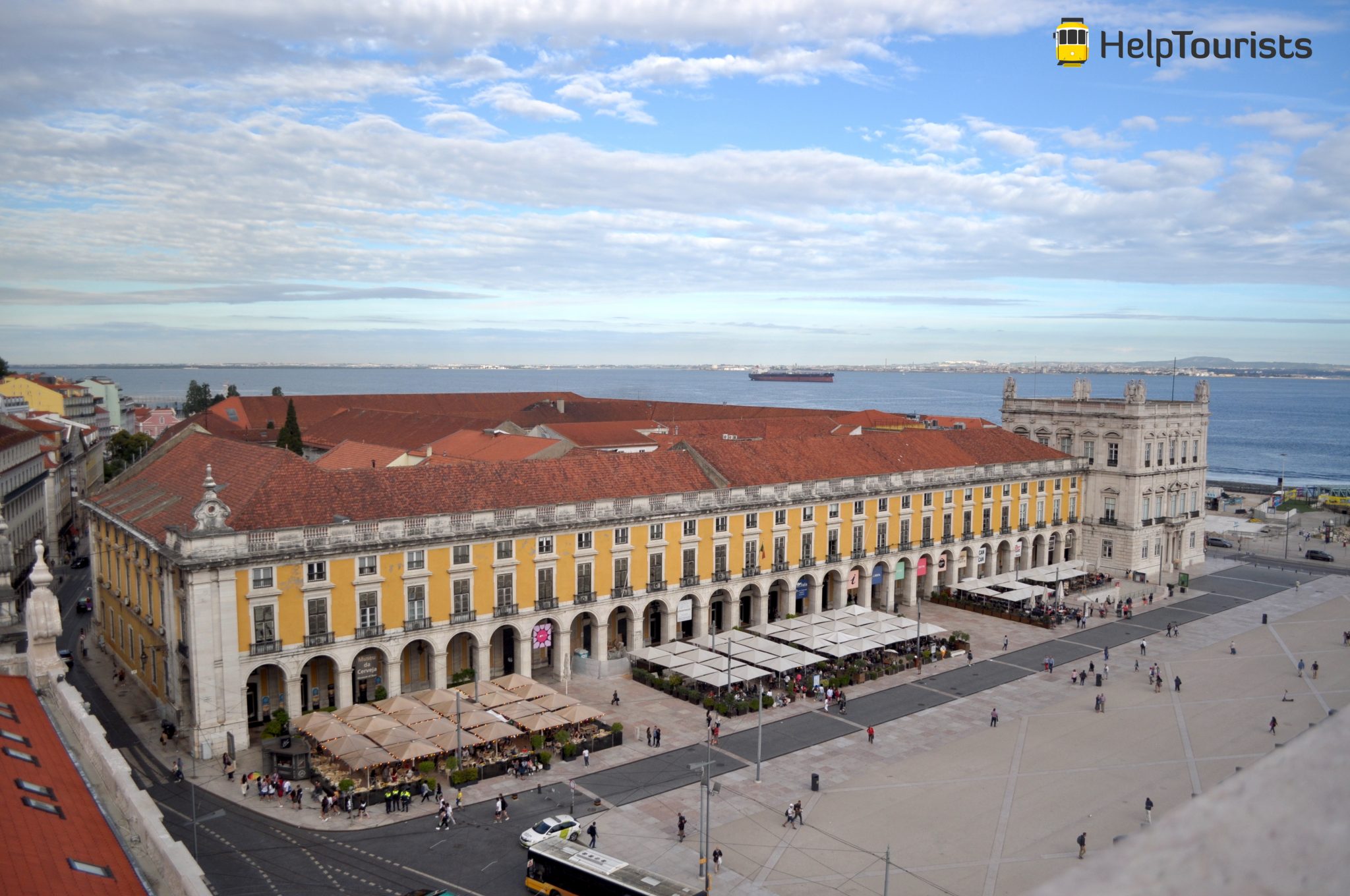 Lisbonne vue place du commerce